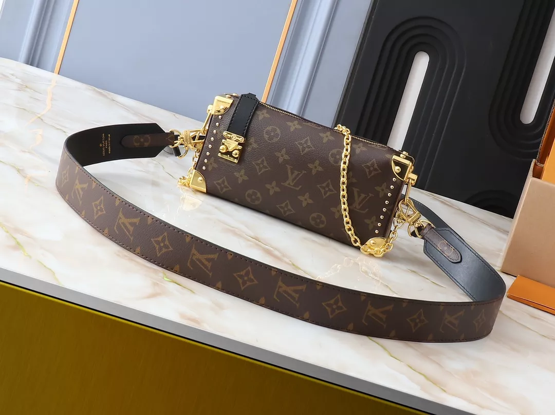 Louis Vuitton AAA Quality Messenger Bags For Women Durable 5478