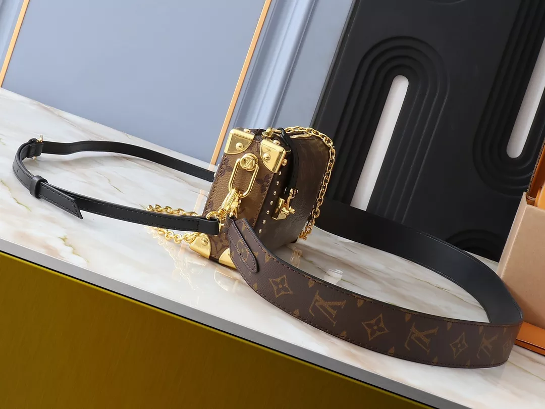 Louis Vuitton AAA Quality Messenger Bags For Women Durable 5478