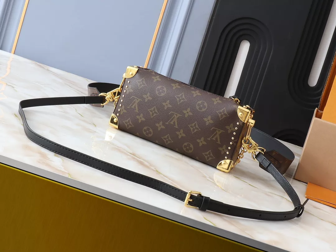 Louis Vuitton AAA Quality Messenger Bags For Women Durable 5478
