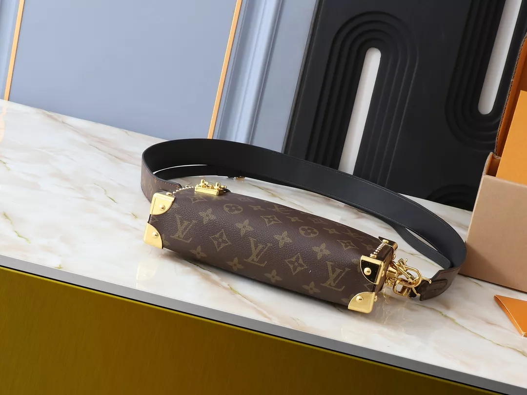 Louis Vuitton AAA Quality Messenger Bags For Women Durable 5478