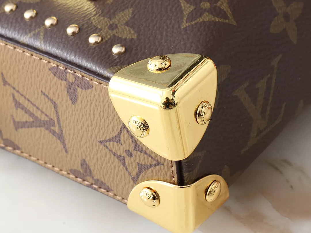 Louis Vuitton AAA Quality Messenger Bags For Women Durable 5478
