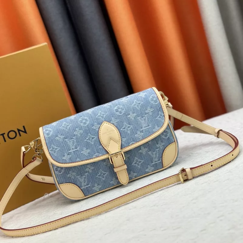 Louis Vuitton AAA Quality Messenger Bags For Women Durable 7814