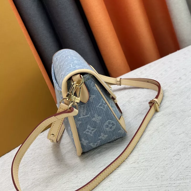 Louis Vuitton AAA Quality Messenger Bags For Women Durable 7814