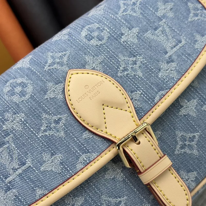 Louis Vuitton AAA Quality Messenger Bags For Women Durable 7814