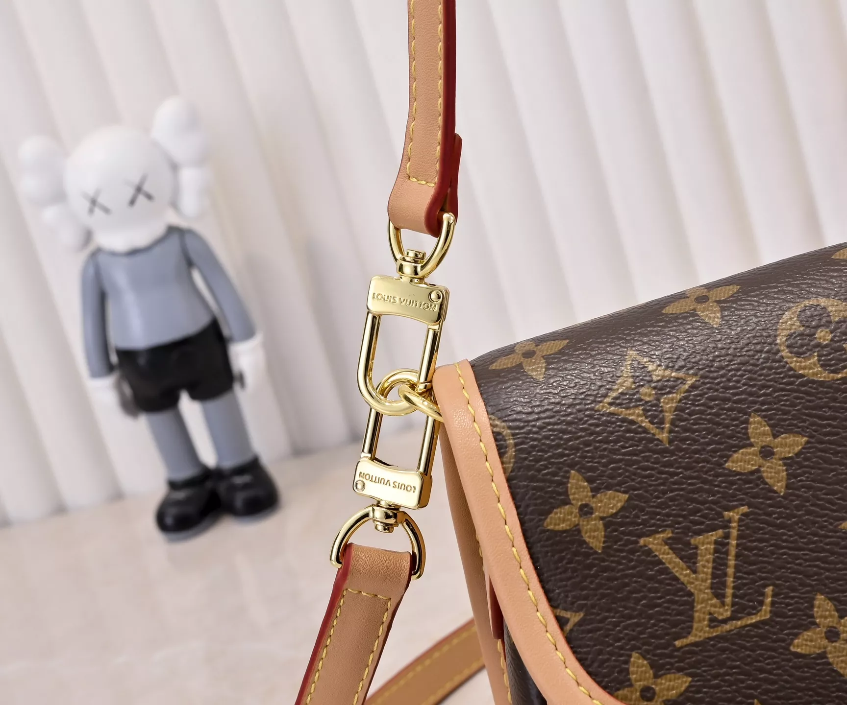 Louis Vuitton AAA Quality Messenger Bags For Women Durable 9211
