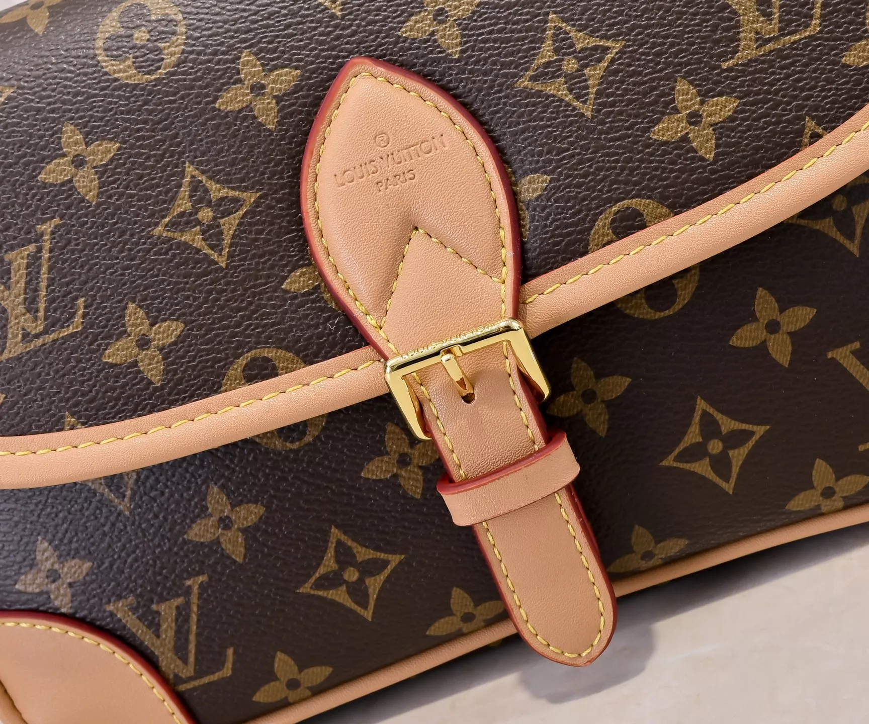 Louis Vuitton AAA Quality Messenger Bags For Women Durable 9211