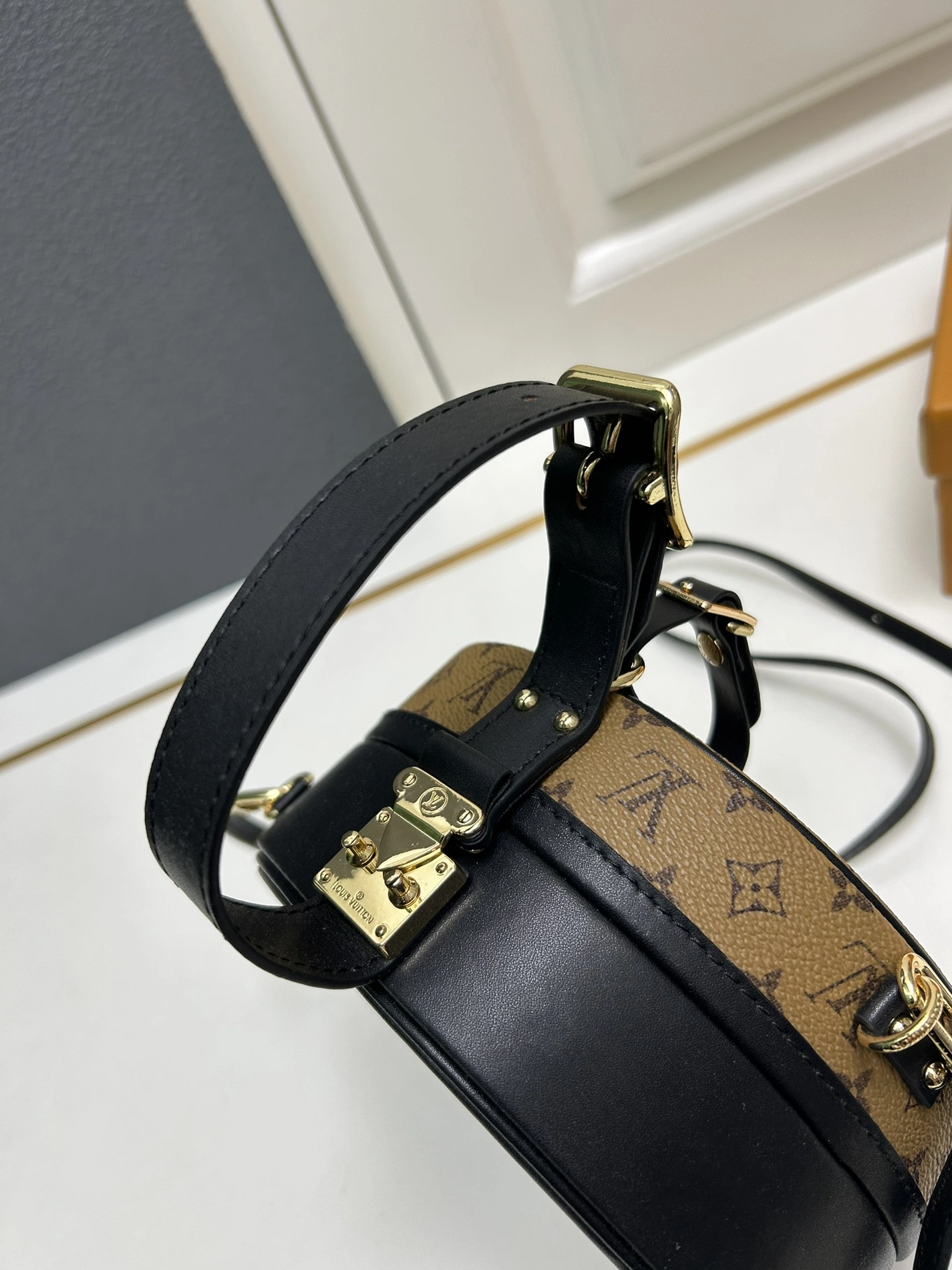 Louis Vuitton AAA Quality Messenger Bags For Women Durable 9644