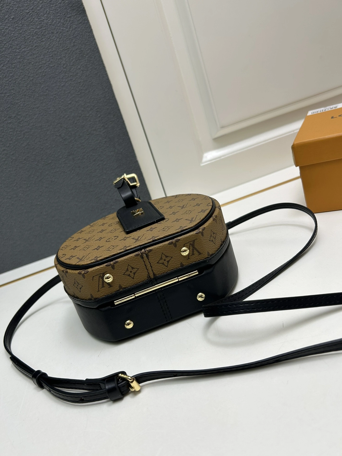 Louis Vuitton AAA Quality Messenger Bags For Women Durable 9644