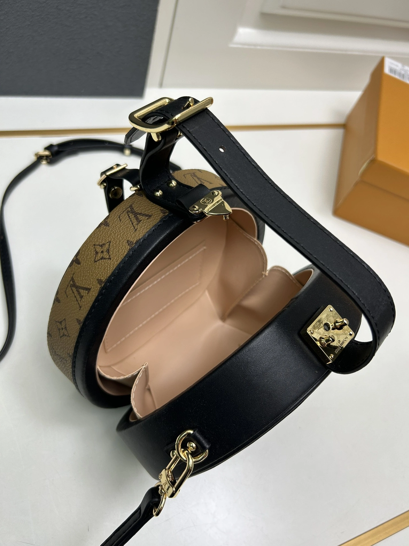 Louis Vuitton AAA Quality Messenger Bags For Women Durable 9644