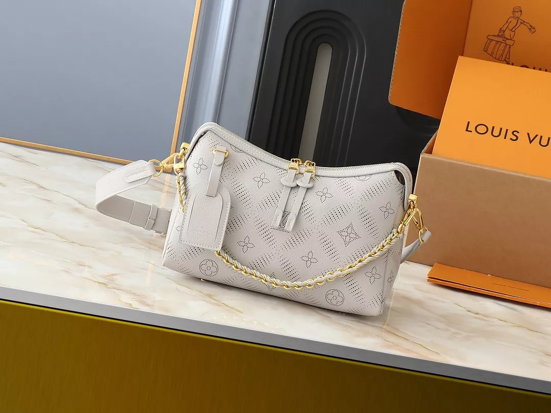 Louis Vuitton AAA Quality Messenger Bags For Women EasyMatch 6137