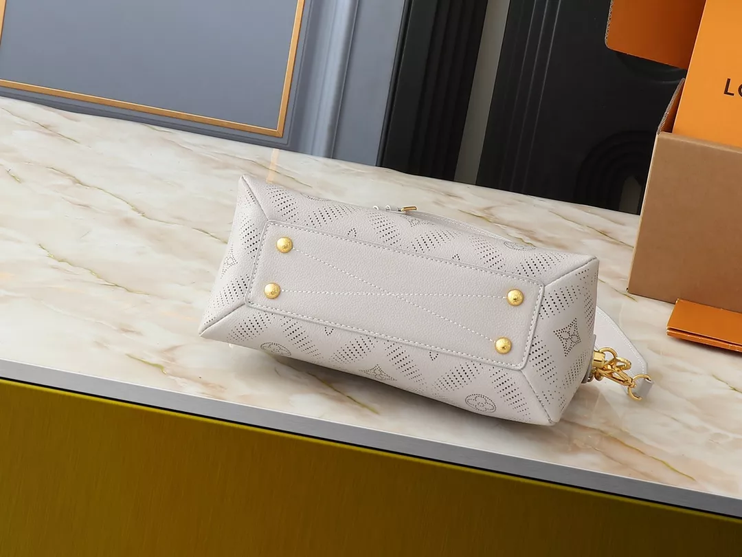 Louis Vuitton AAA Quality Messenger Bags For Women EasyMatch 6137