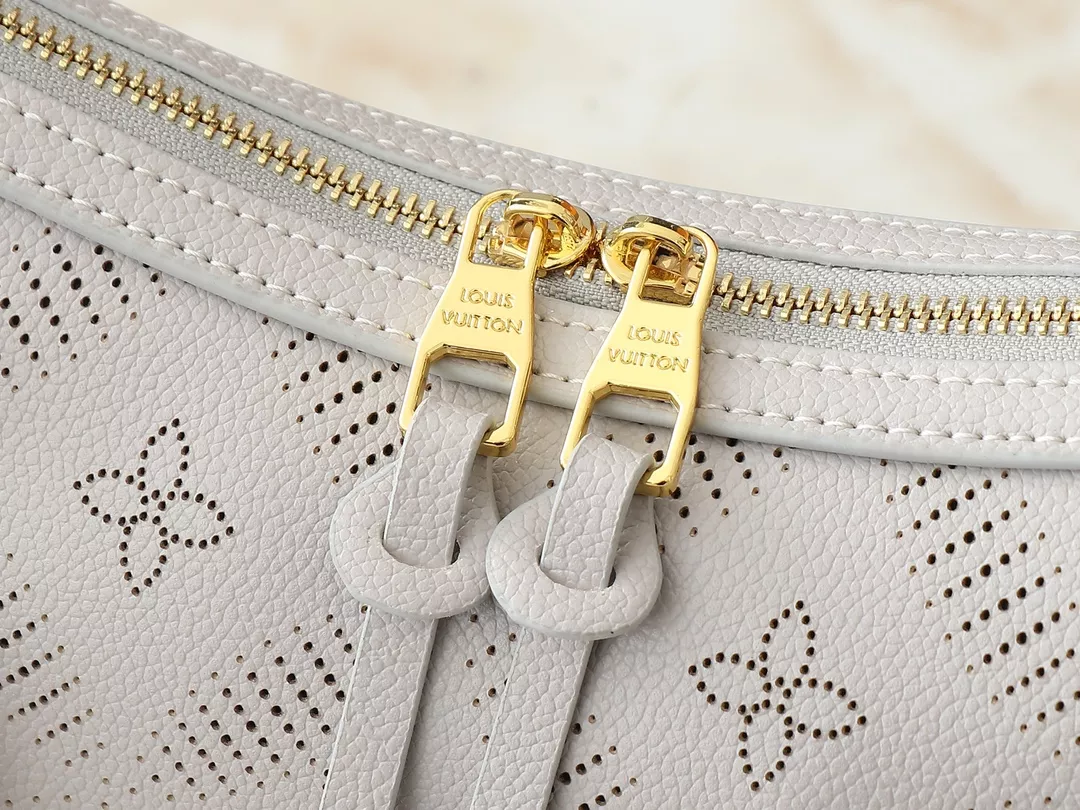 Louis Vuitton AAA Quality Messenger Bags For Women EasyMatch 6137