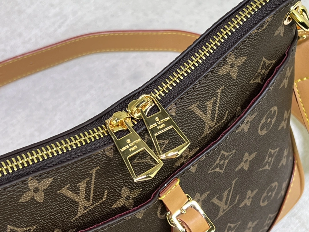 Louis Vuitton AAA Quality Messenger Bags For Women EasyMatch 7332