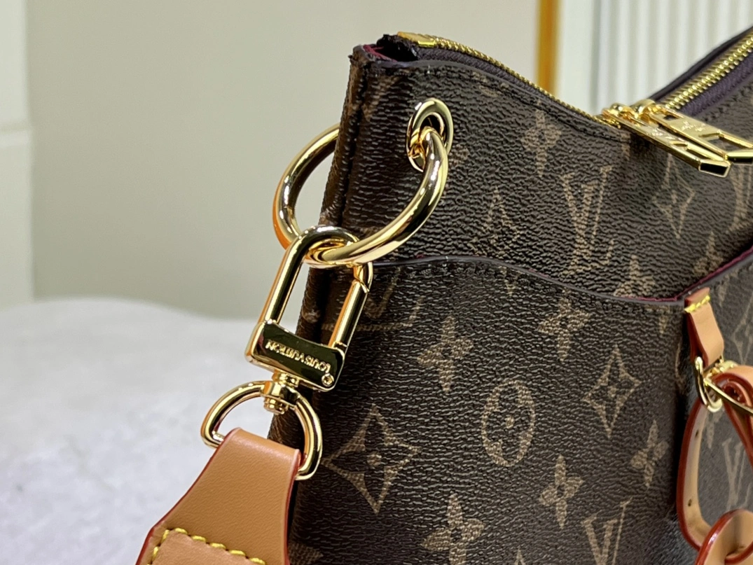Louis Vuitton AAA Quality Messenger Bags For Women EasyMatch 7332