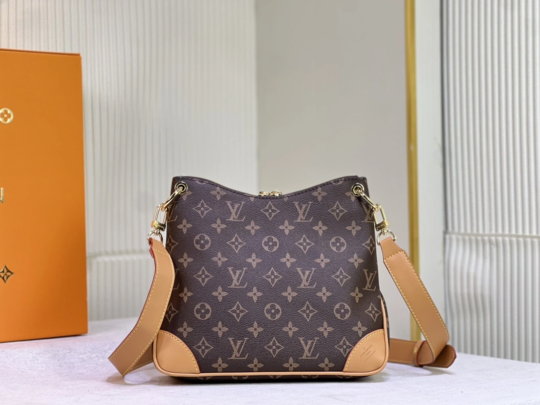 Louis Vuitton AAA Quality Messenger Bags For Women EasyMatch 7332