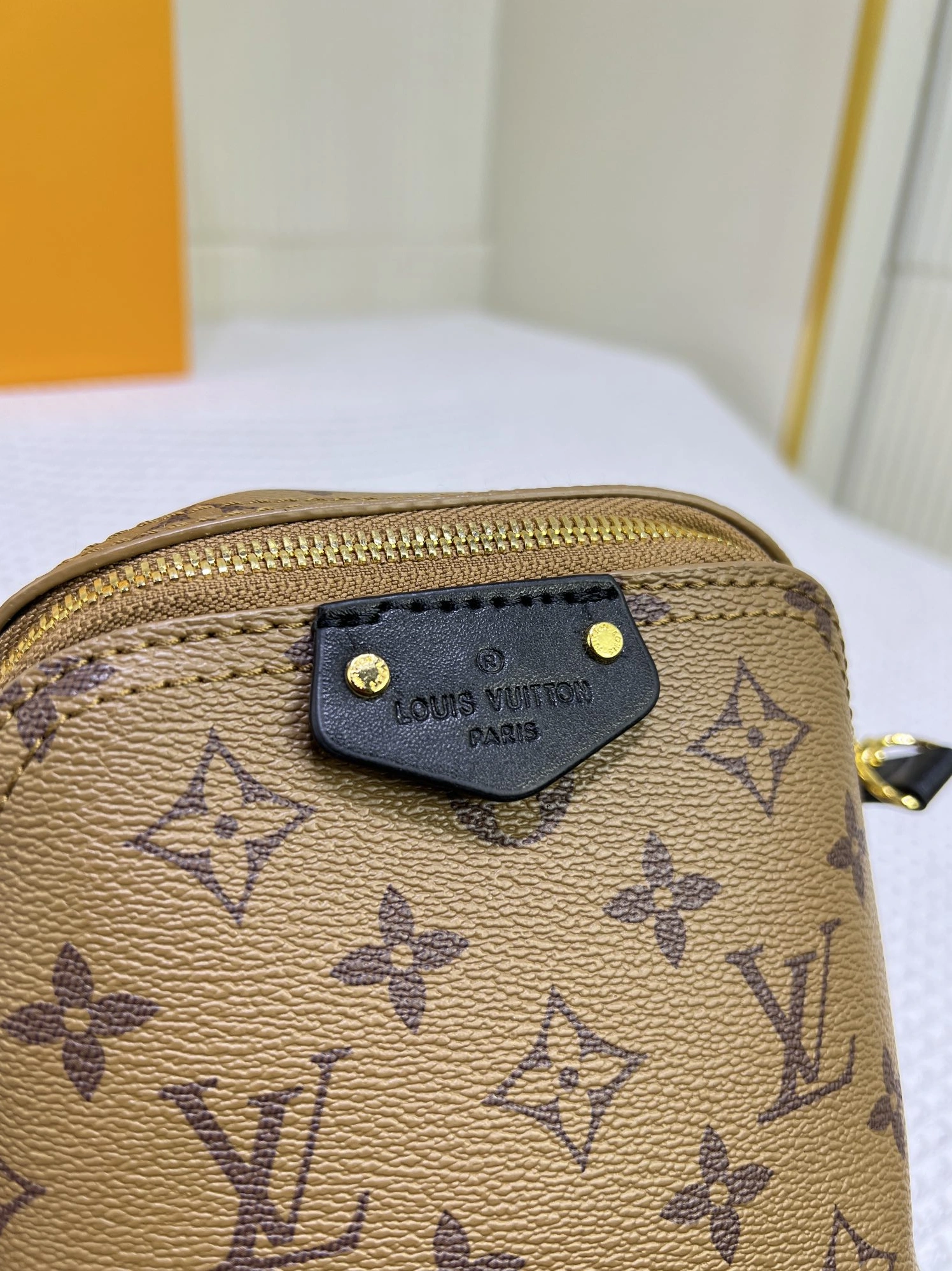 Louis Vuitton AAA Quality Messenger Bags For Women EasyMatch 8840