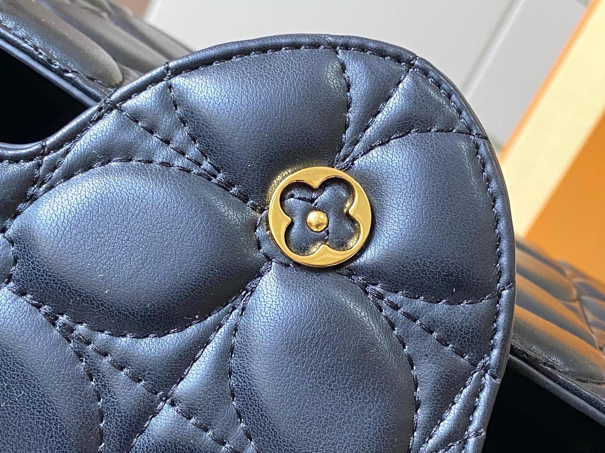 Louis Vuitton AAA Quality Messenger Bags For Women EasyMatch 941