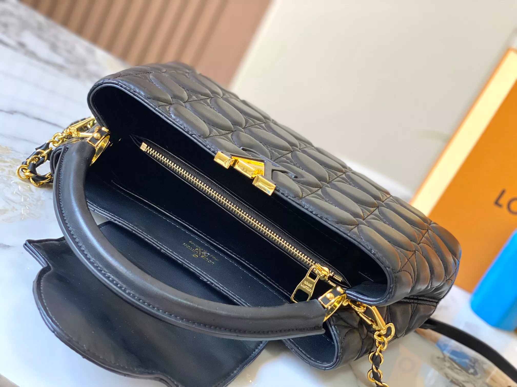 Louis Vuitton AAA Quality Messenger Bags For Women EasyMatch 941