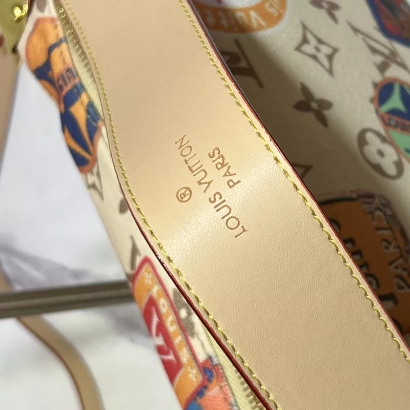 Louis Vuitton AAA Quality Messenger Bags For Women Efficient 8141