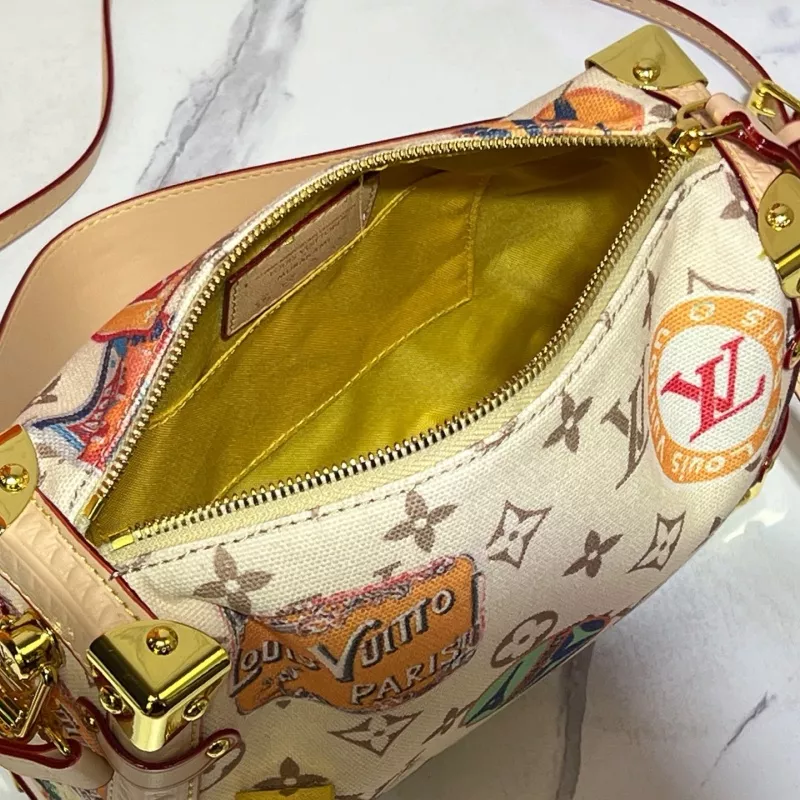 Louis Vuitton AAA Quality Messenger Bags For Women Efficient 8141