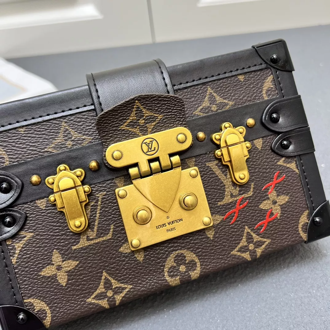 Louis Vuitton AAA Quality Messenger Bags For Women Efficient 9285