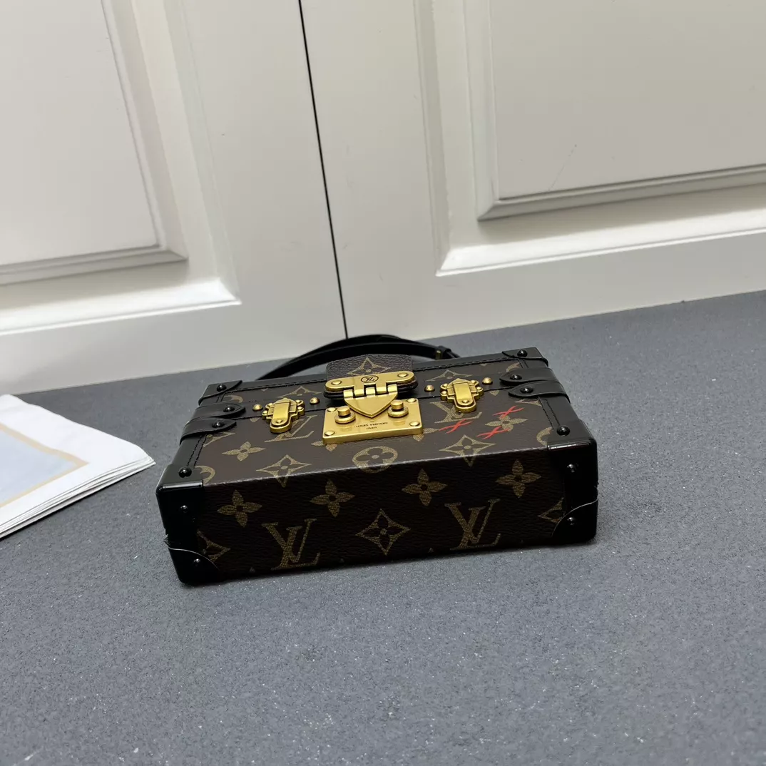 Louis Vuitton AAA Quality Messenger Bags For Women Efficient 9285