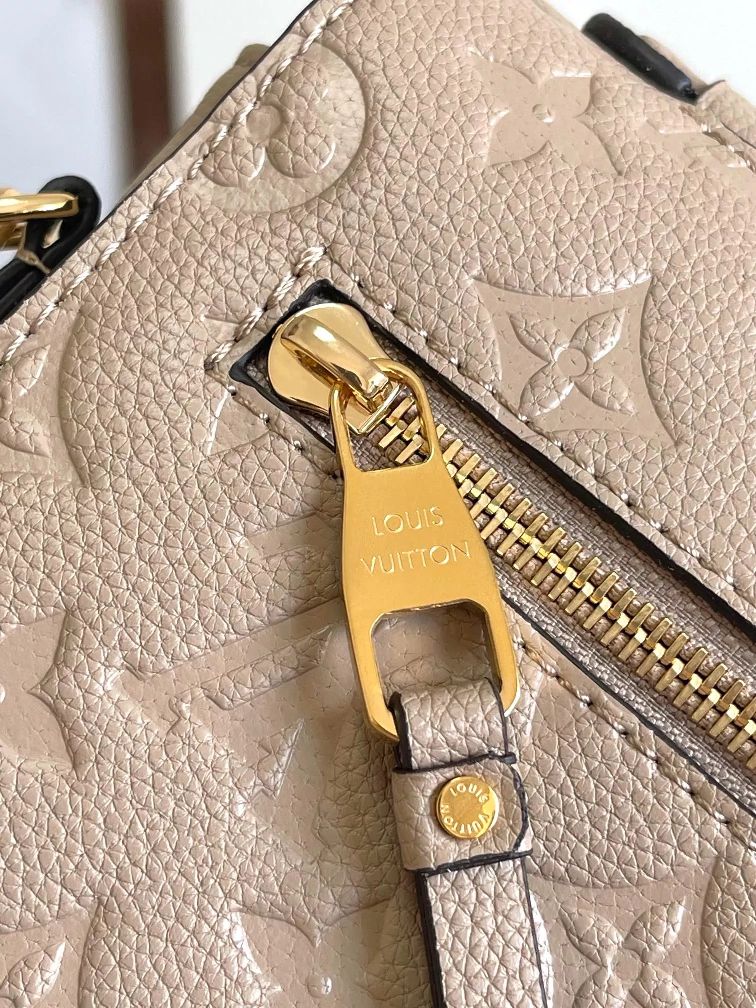 Louis Vuitton AAA Quality Messenger Bags For Women Elegant 1017