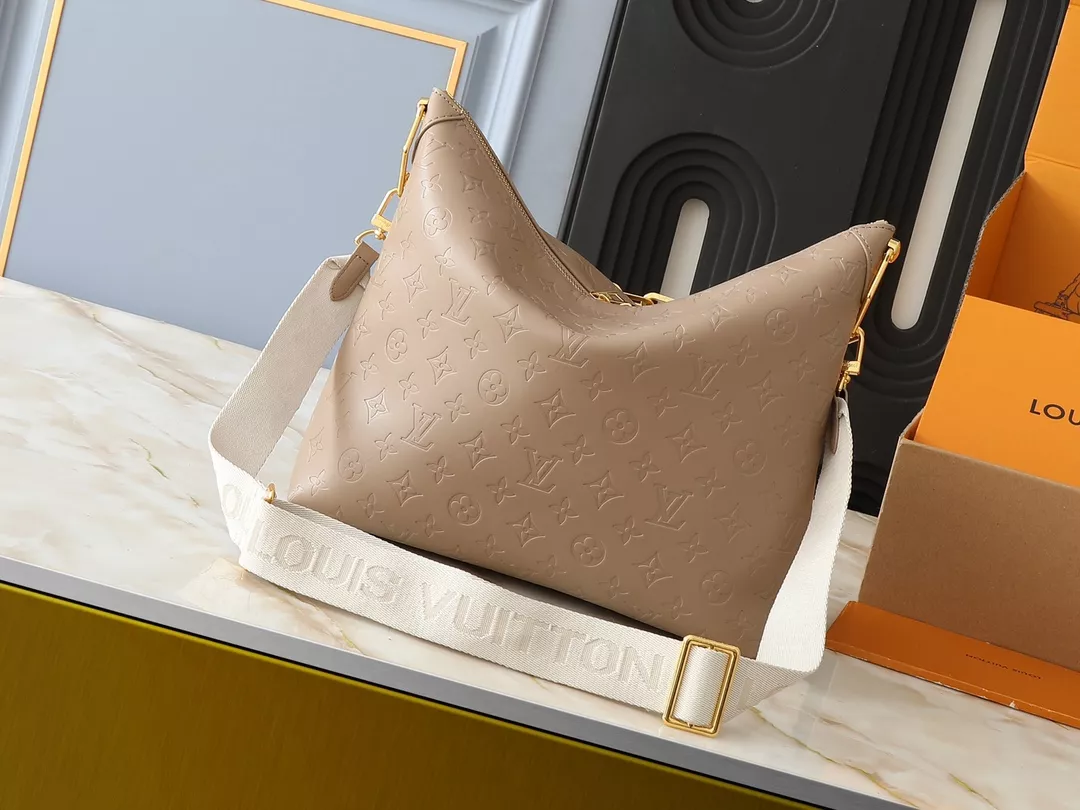 Louis Vuitton AAA Quality Messenger Bags For Women Elegant 3782