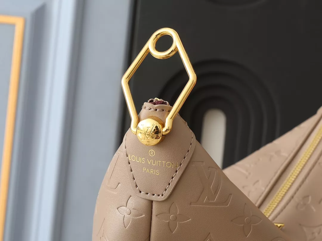 Louis Vuitton AAA Quality Messenger Bags For Women Elegant 3782