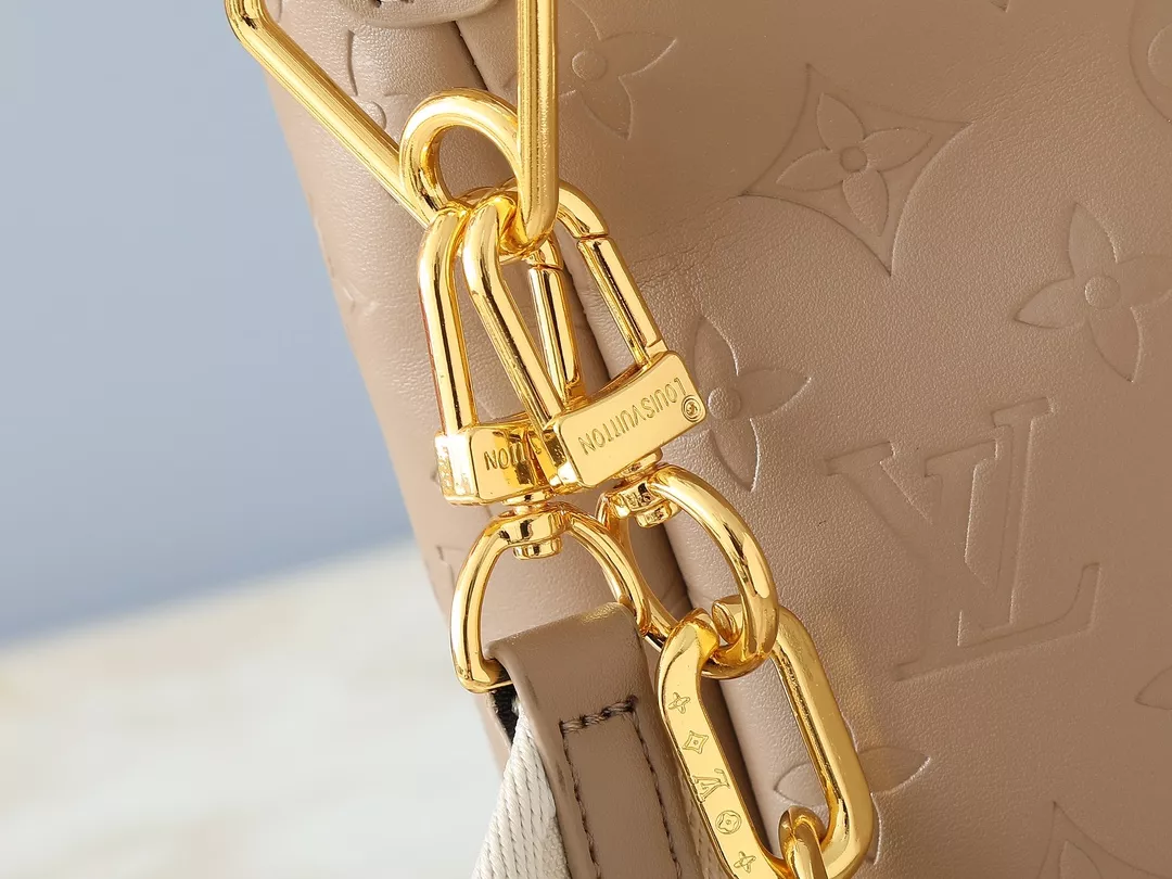 Louis Vuitton AAA Quality Messenger Bags For Women Elegant 3782