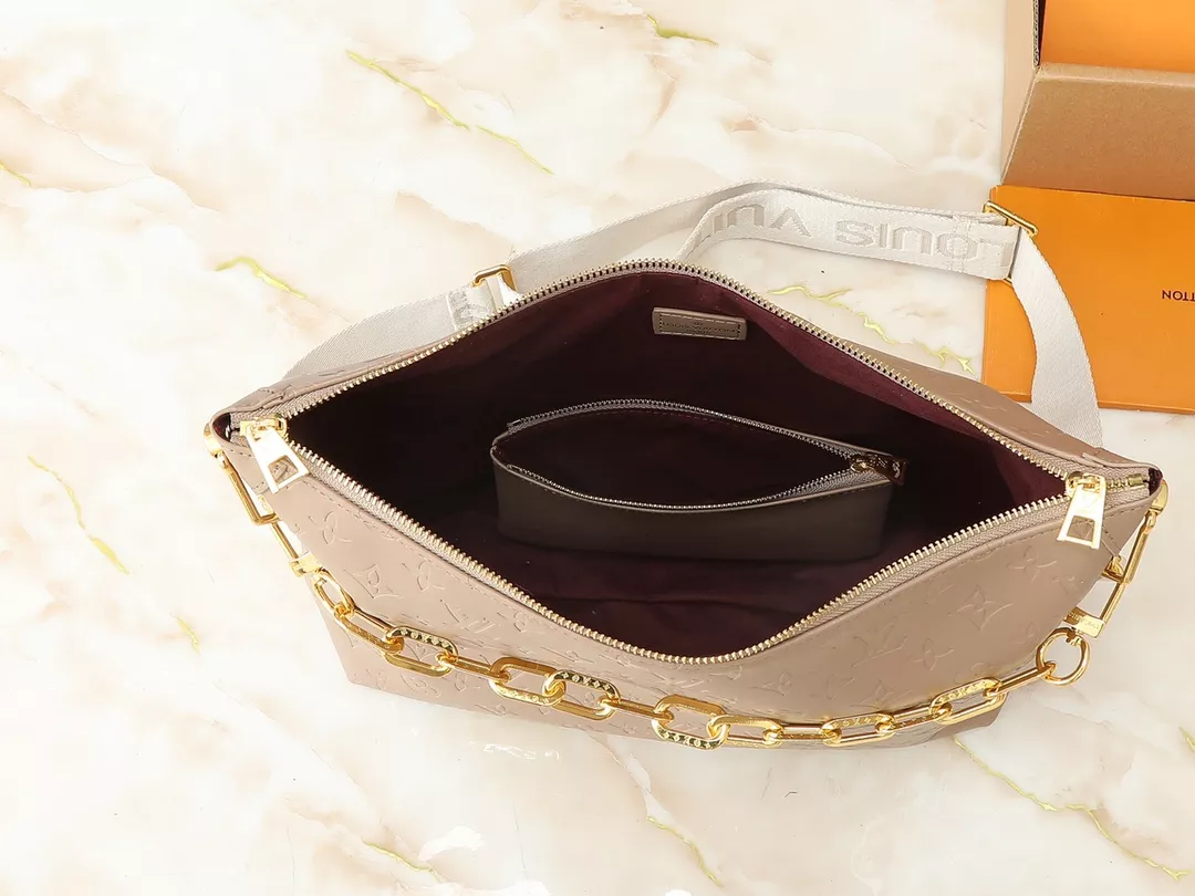Louis Vuitton AAA Quality Messenger Bags For Women Elegant 3782