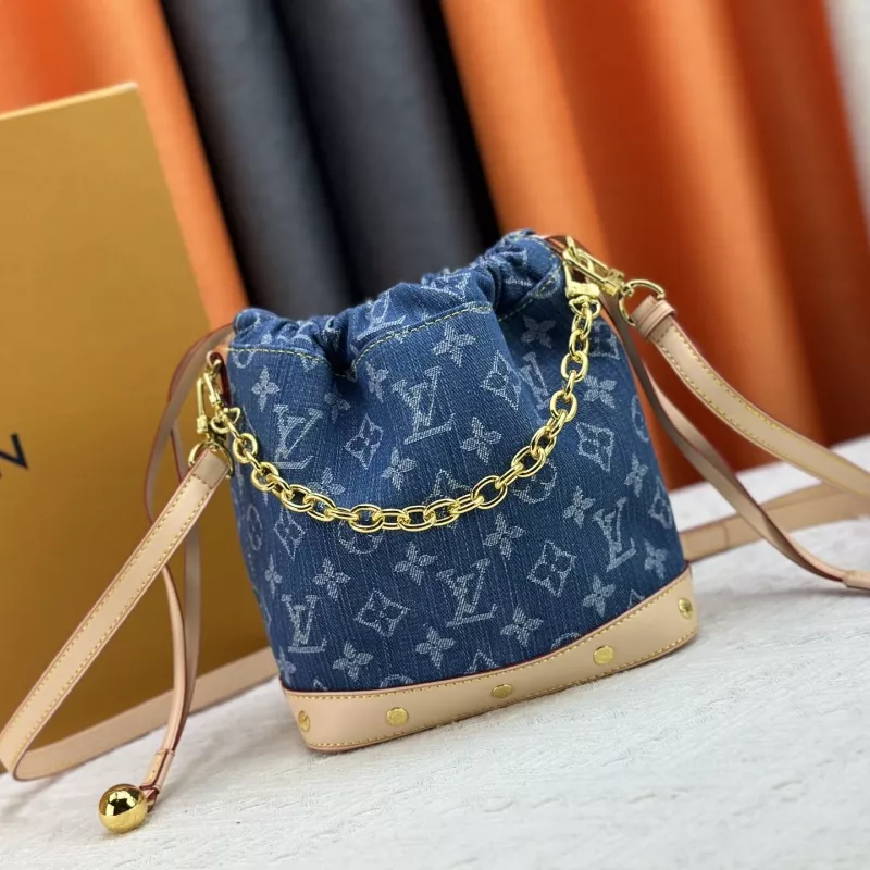 Louis Vuitton AAA Quality Messenger Bags For Women Elegant 7148
