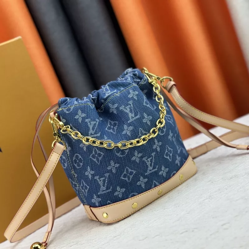 Louis Vuitton AAA Quality Messenger Bags For Women Elegant 7148