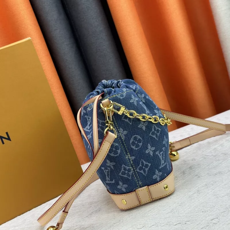 Louis Vuitton AAA Quality Messenger Bags For Women Elegant 7148