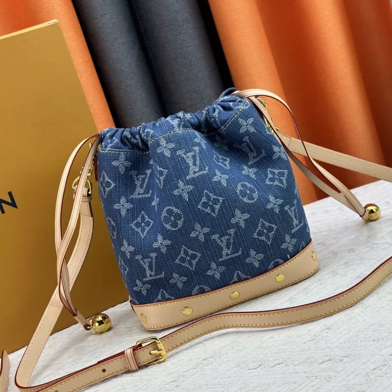 Louis Vuitton AAA Quality Messenger Bags For Women Elegant 7148