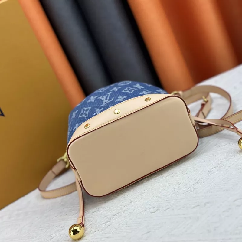 Louis Vuitton AAA Quality Messenger Bags For Women Elegant 7148