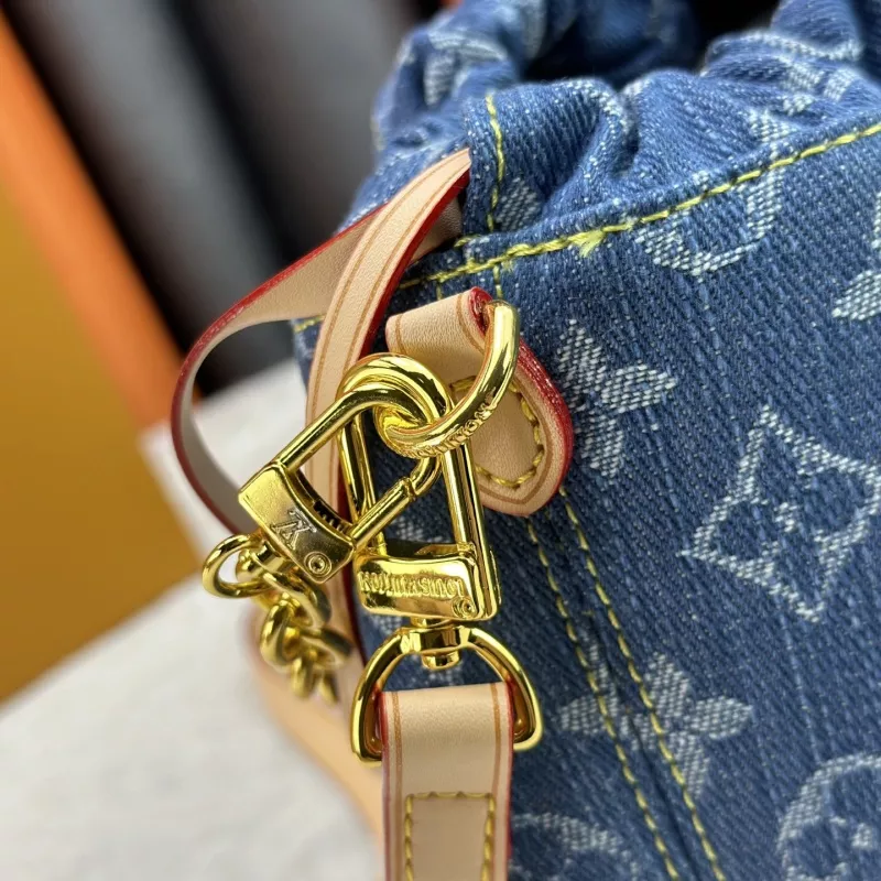 Louis Vuitton AAA Quality Messenger Bags For Women Elegant 7148