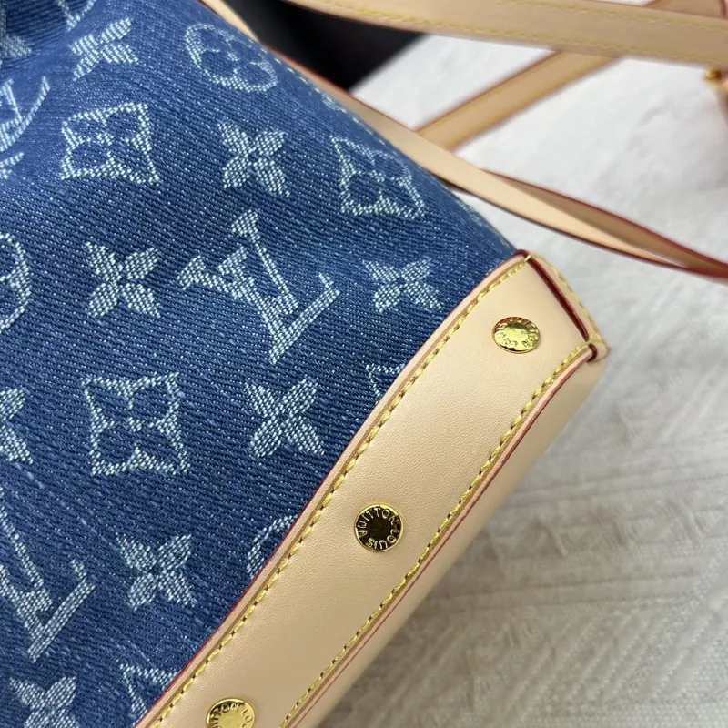 Louis Vuitton AAA Quality Messenger Bags For Women Elegant 7148