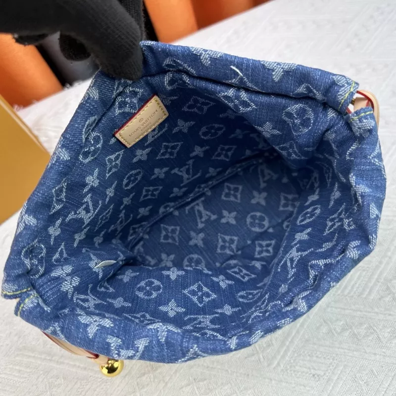 Louis Vuitton AAA Quality Messenger Bags For Women Elegant 7148