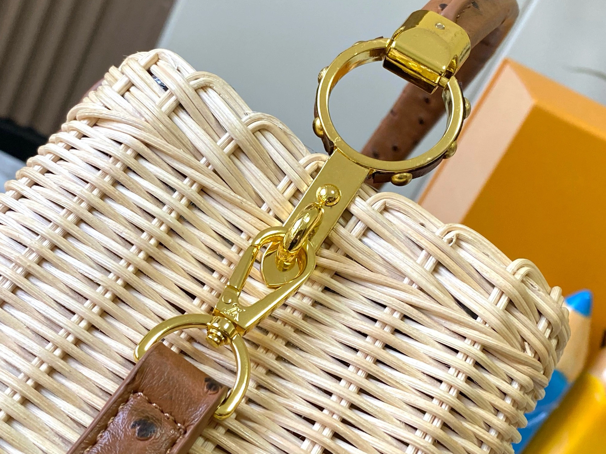 Louis Vuitton AAA Quality Messenger Bags For Women EyeCatching 6372