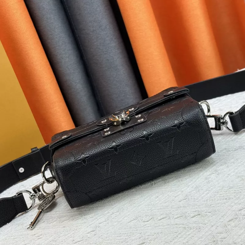 Louis Vuitton AAA Quality Messenger Bags For Women EyeCatching 9846