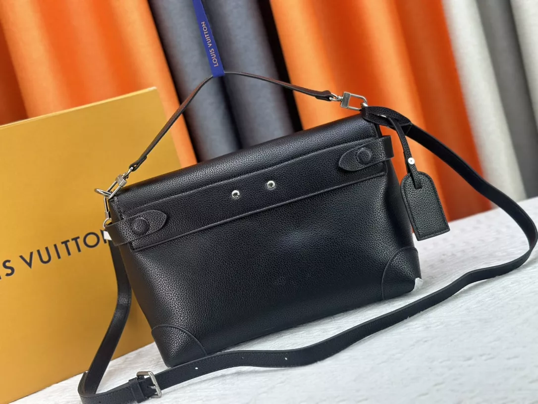 Louis Vuitton AAA Quality Messenger Bags For Women Fashionable 7383