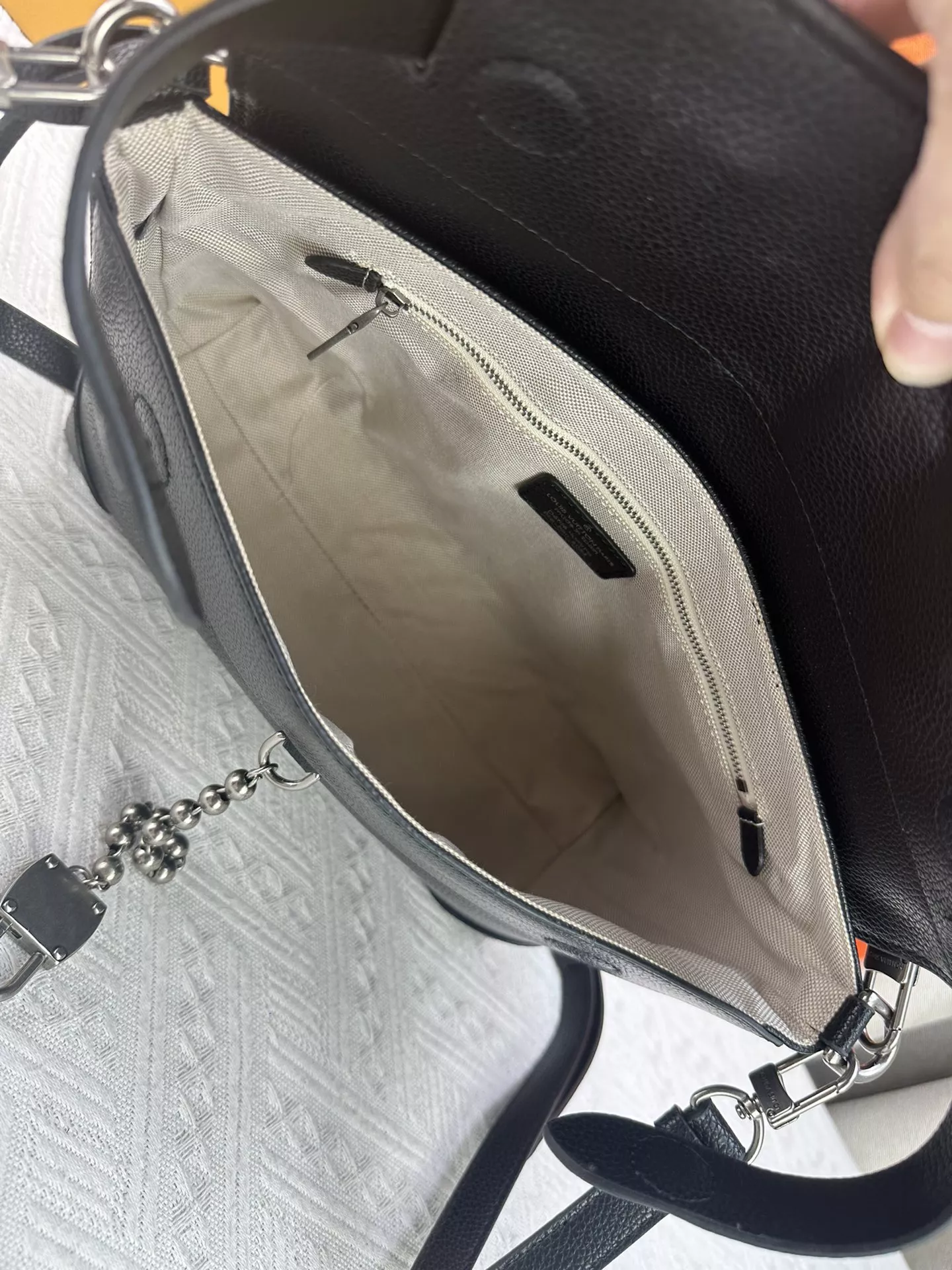 Louis Vuitton AAA Quality Messenger Bags For Women Fashionable 7383