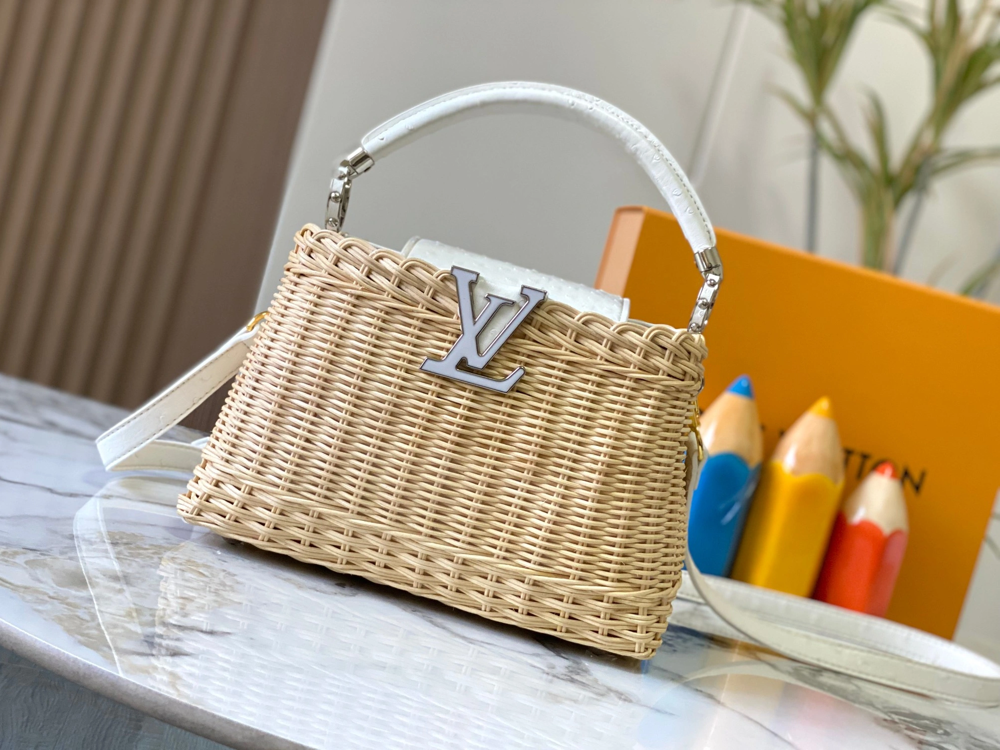 Louis Vuitton AAA Quality Messenger Bags For Women Fashionable 983