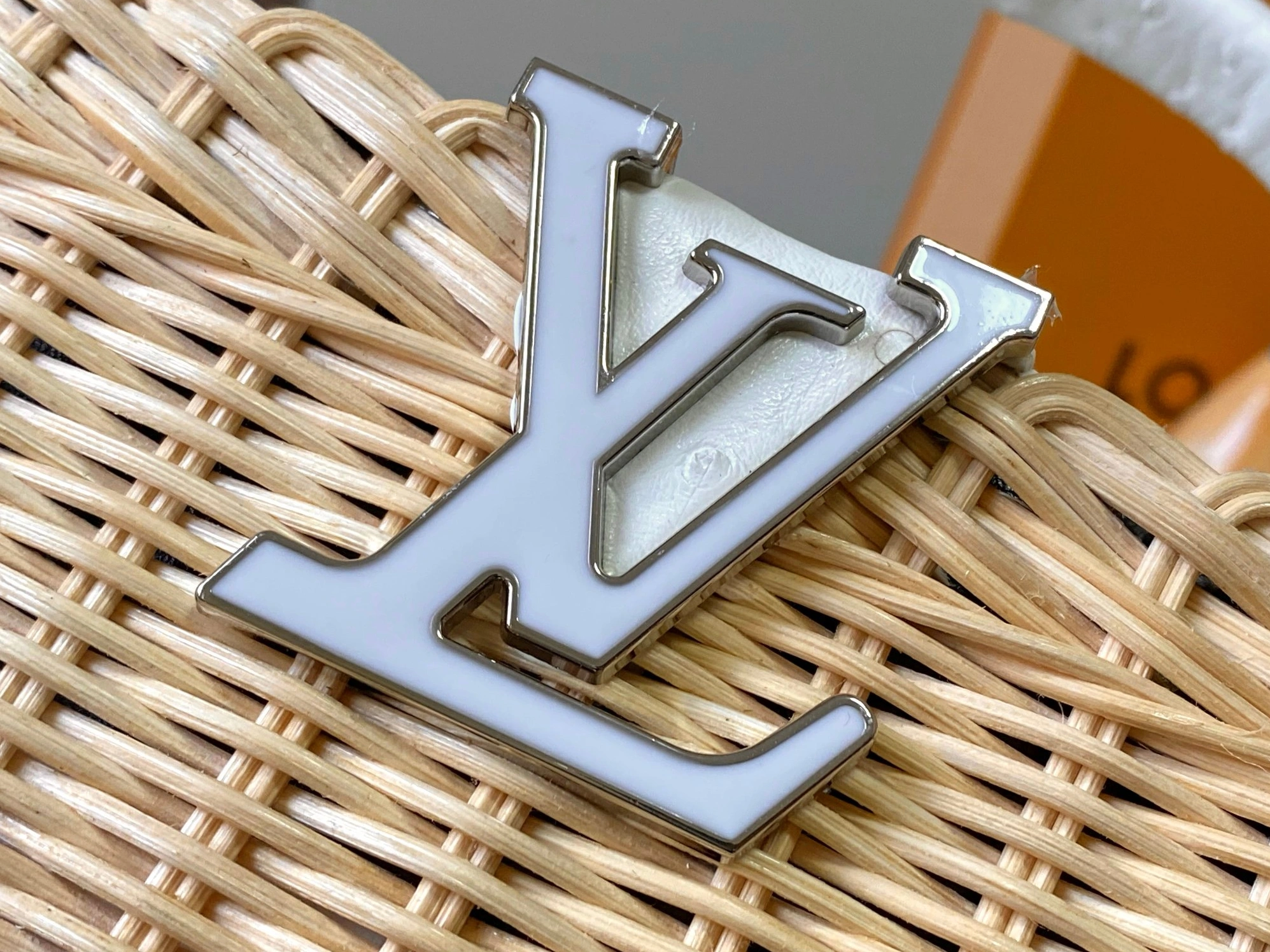 Louis Vuitton AAA Quality Messenger Bags For Women Fashionable 983
