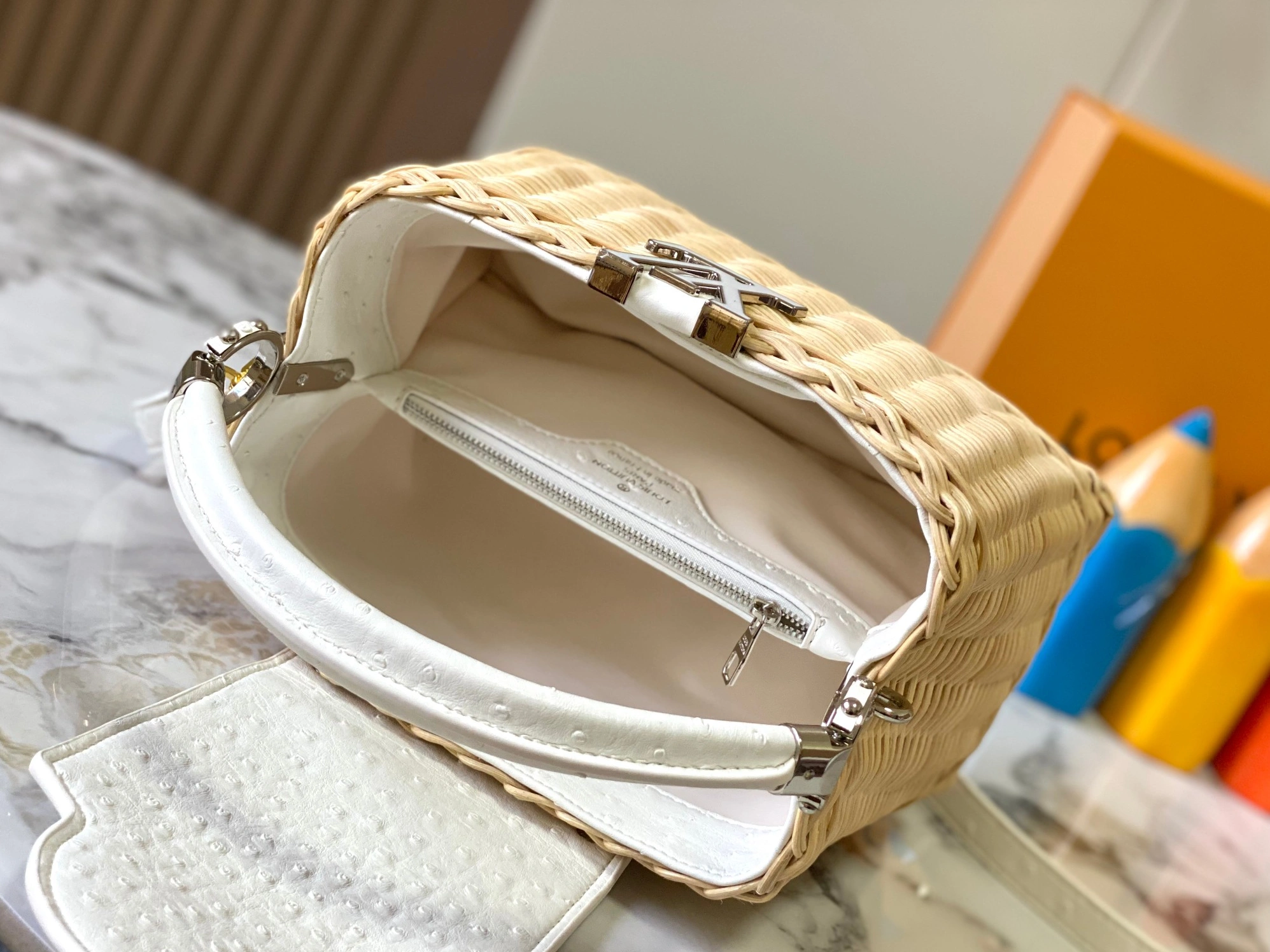 Louis Vuitton AAA Quality Messenger Bags For Women Fashionable 983