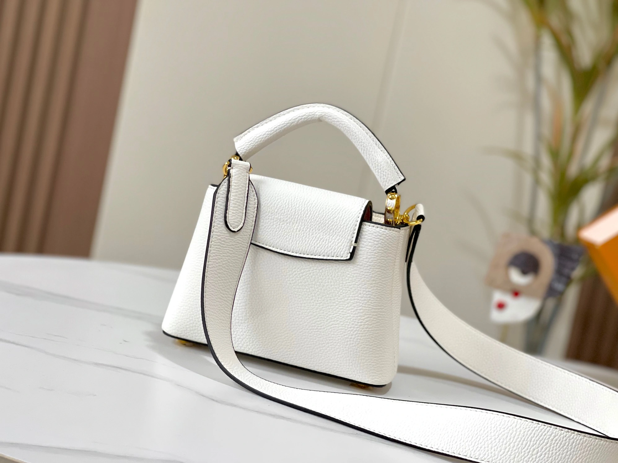 Louis Vuitton AAA Quality Messenger Bags For Women Flexible 2307