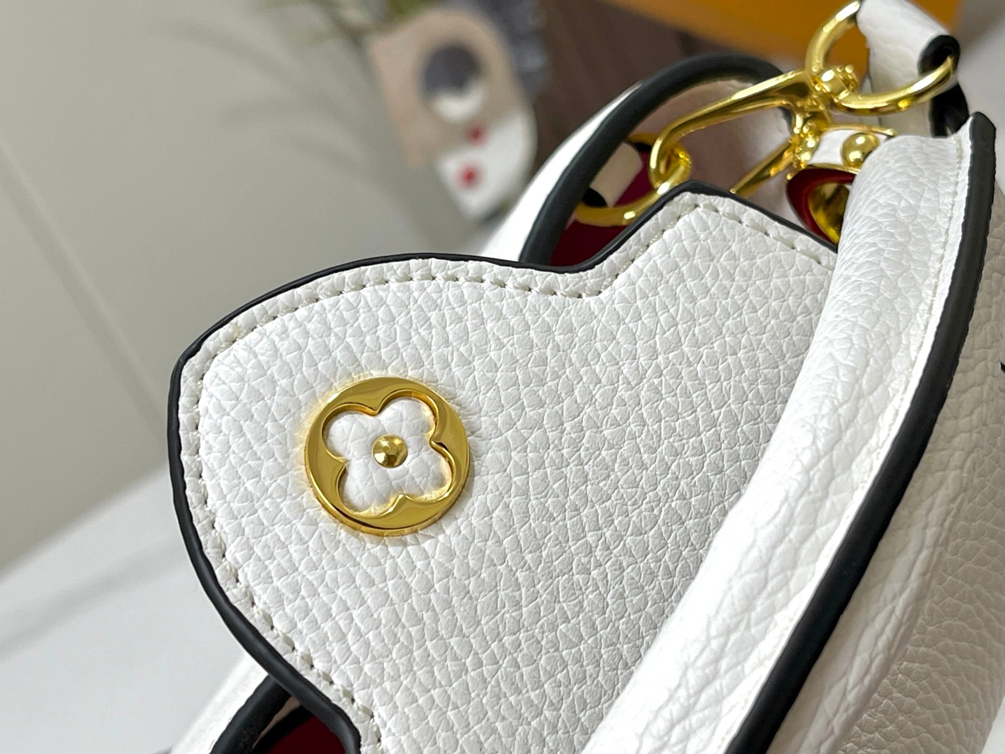 Louis Vuitton AAA Quality Messenger Bags For Women Flexible 2307