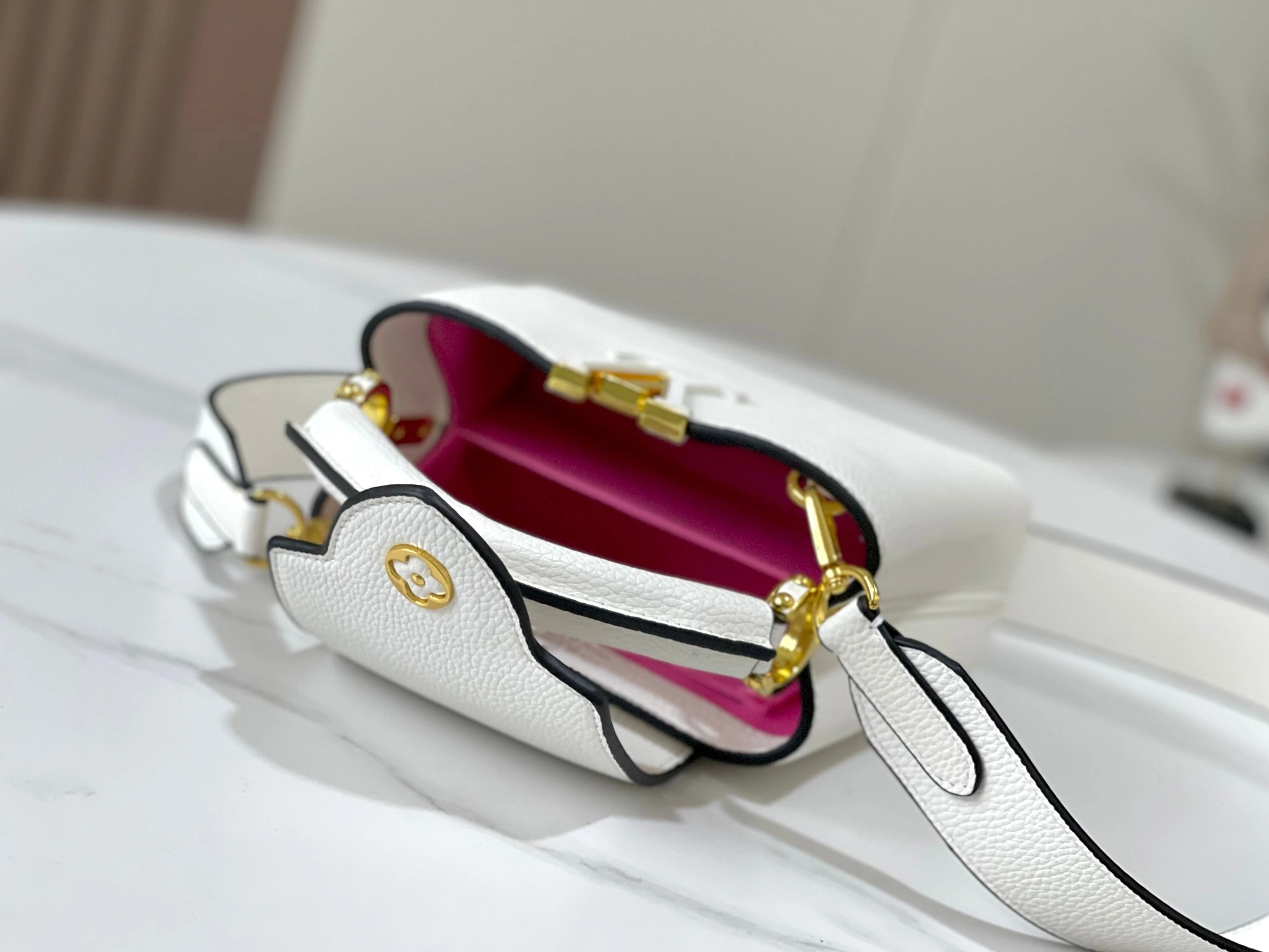 Louis Vuitton AAA Quality Messenger Bags For Women Flexible 2307