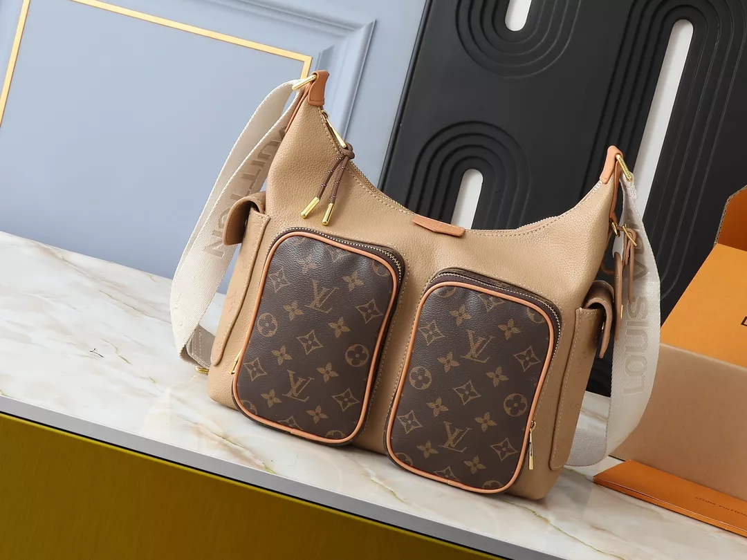 Louis Vuitton AAA Quality Messenger Bags For Women Flexible 504
